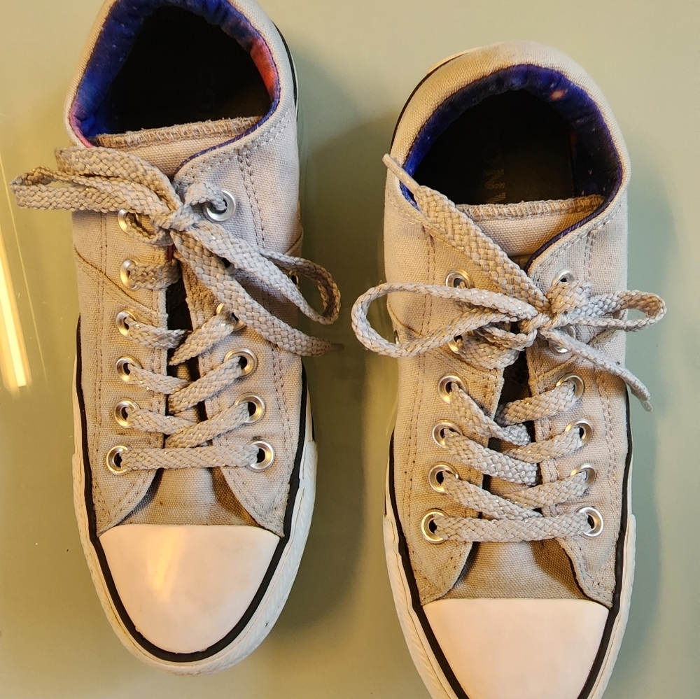 Converse sneaker